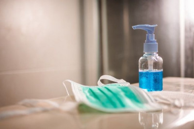 Harap Diperhatikan, Begini Cara Melepas Masker yang Benar