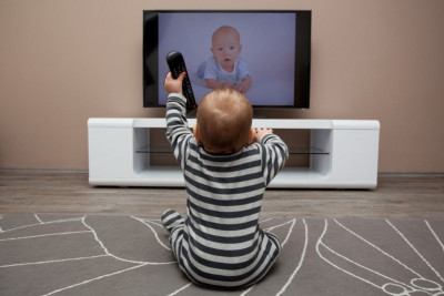 Aturan "Screen Time" Pada Anak Sesuai Usianya