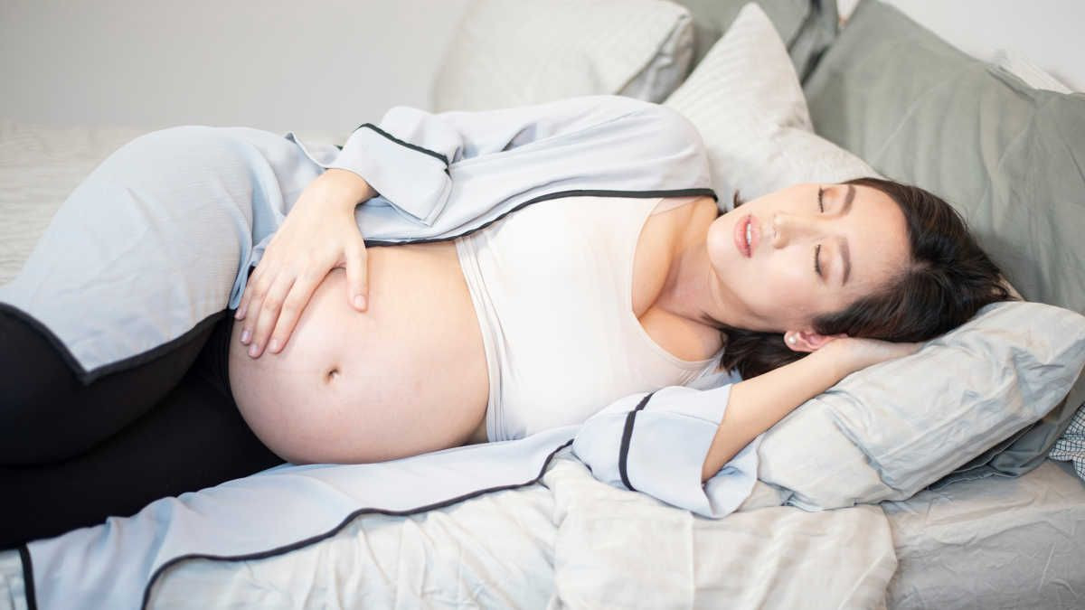 Gambar posisi janin saat ibu tidur miring kiri