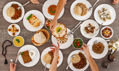 Tips Mengatur Pola Makan Tetap Sehat Saat Lebaran