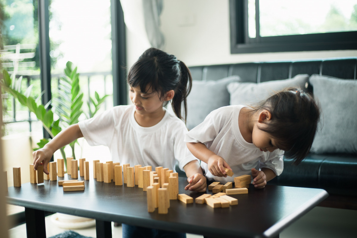 Anak bermain di masa pandemi