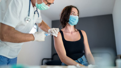 Sinovac dan AstraZeneca Tidak Digunakan untuk Vaksinasi Gotong Royong, Ini Alasannya