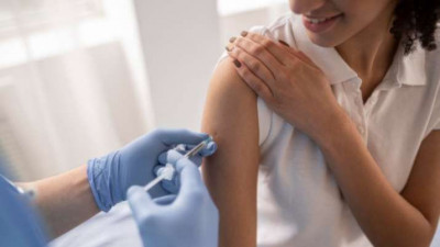 Studi: Orang yang Sudah Divaksinasi COVID-19 Tetap Bisa Menularkan Virus