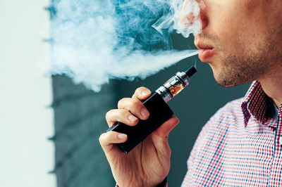 Rokok Elektrik Berikan Efek Buruk pada Kesehatan Hidung dan Tenggorokan