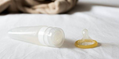 Amankah Pakai Baby Oil Sebagai Pelumas Saat Bercinta?