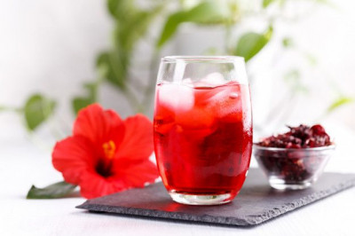 Manfaat Teh Hibiscus dan Efek Sampingnya 