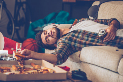 Ketahui Food Coma, Fenomena Mengantuk Sehabis Makan
